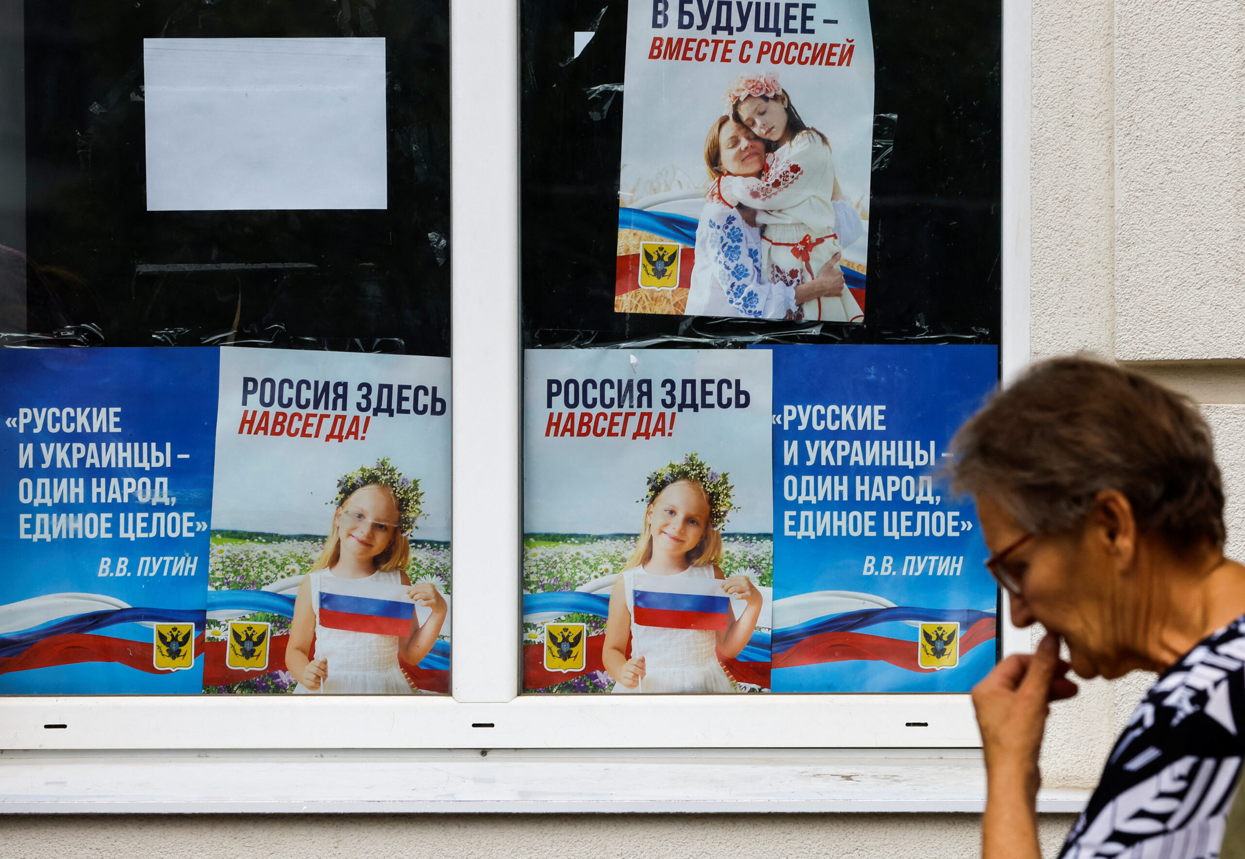 Постеры на улицах Херсона. 25 июля 2022 года. Фото REUTERS/Alexander Ermochenko/Scanpix/LETA