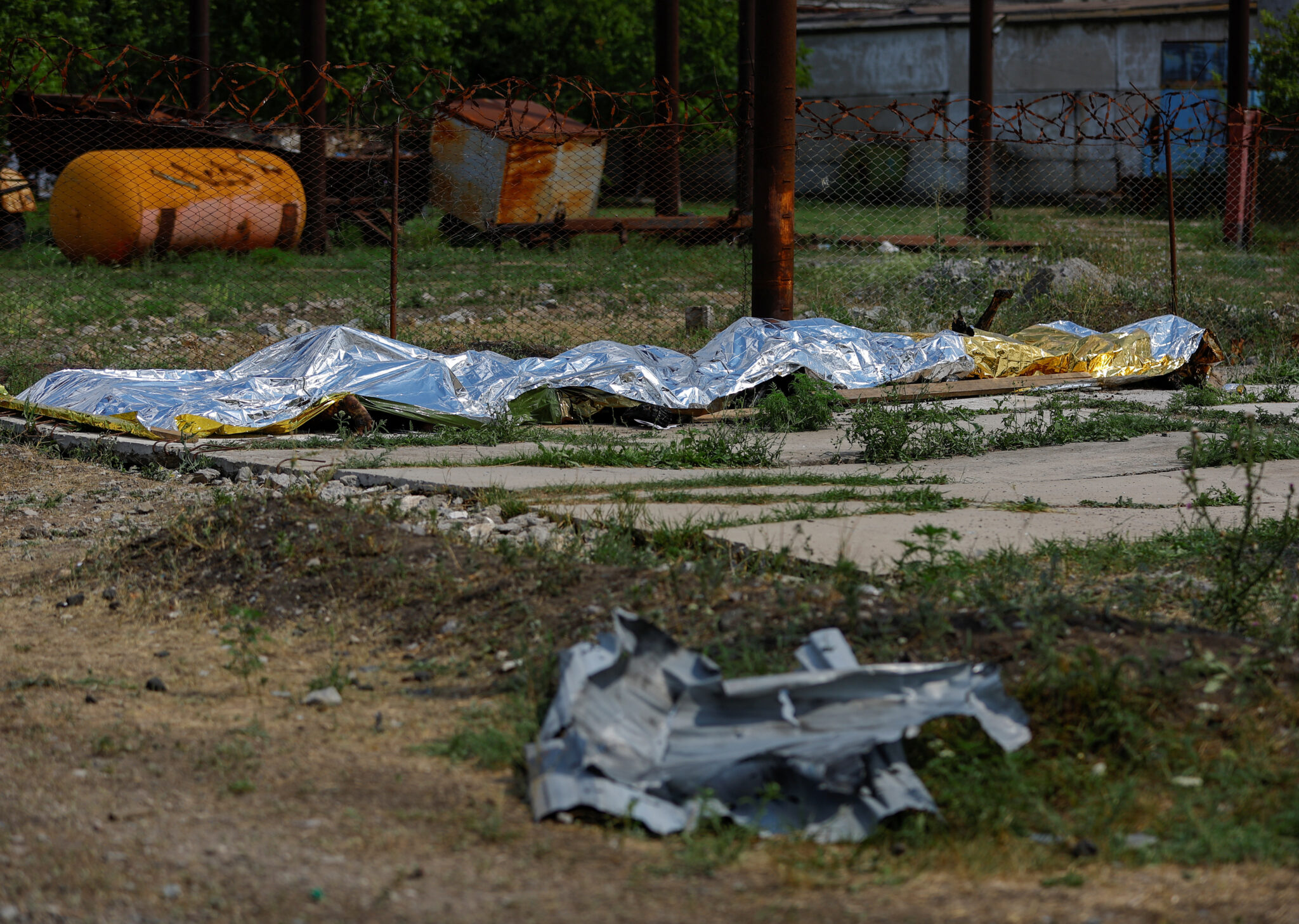 Тела погибших в Еленовке. 29 июля 2022 года. Фото REUTERS/Alexander Ermochenko/Scanpix/LETA
