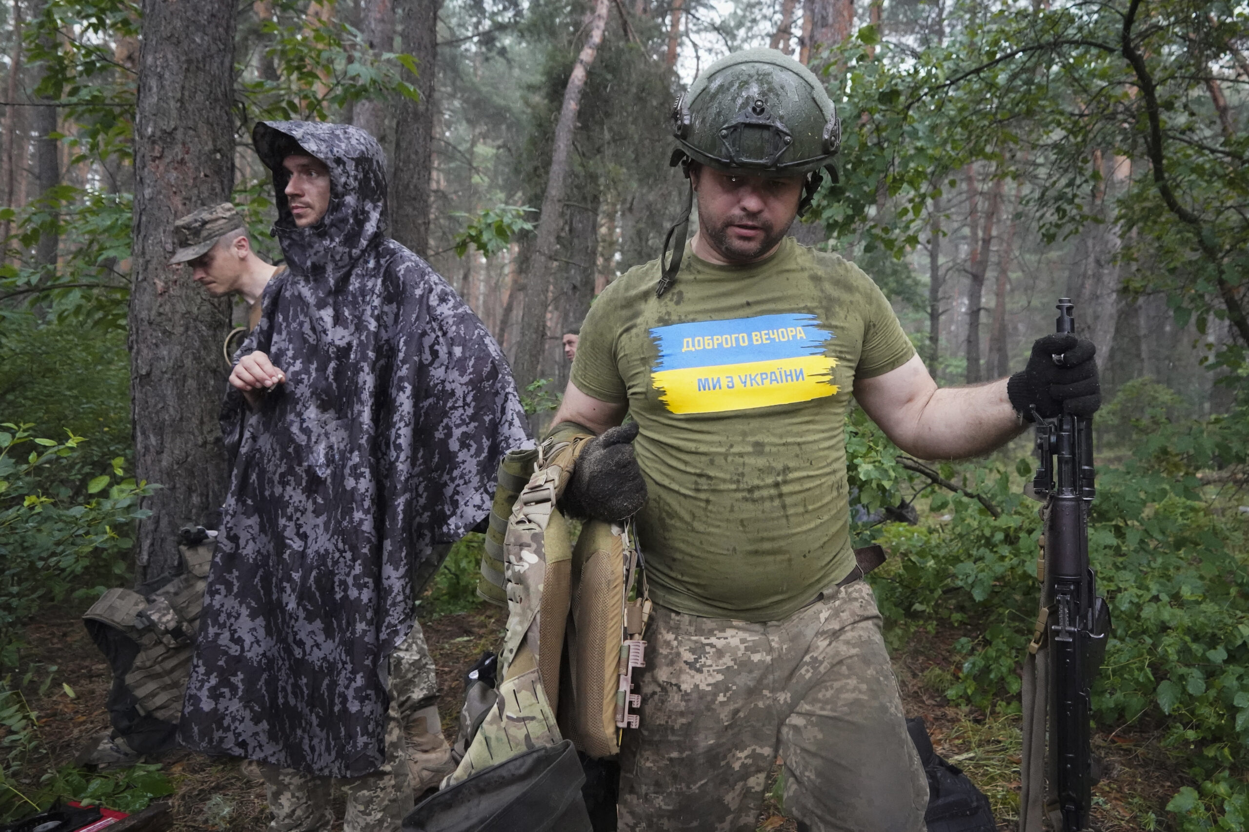 Украинские военные рядом с линией фронта под Харьковом. 5 июля 2022 года. Фото AP Photo/Andrii Marienko/Scanpix/LETA