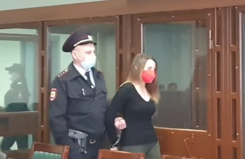 Яна Пинчук в суде. Скриншот из видеозаписи YouTube/Форпост Северо-Запад.