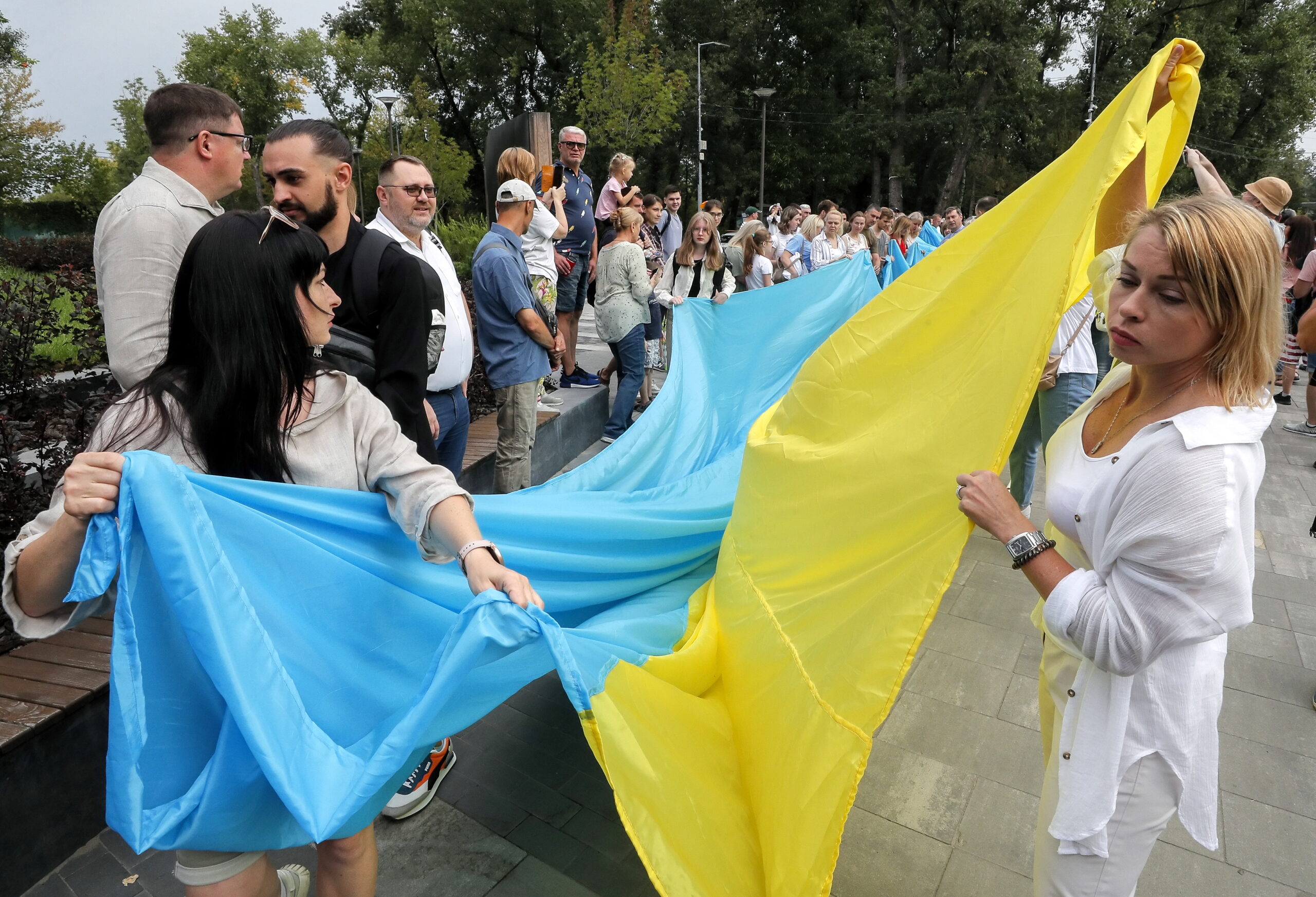Художественная акция в Киеве, посвященная единству Украины, 28 августа 2022 года. Фото EPA/SERGEY DOLZHENKO/Scanpix/LETA