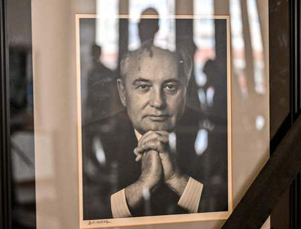 Портрет Михаила Горбачева, выставленный в память о нем в его кабинете в штаб-квартире Фонда Горбачева в Москве 31 августа 2022 года. Фото Alexander NEMENOV/AFP/Scanpix/LETA