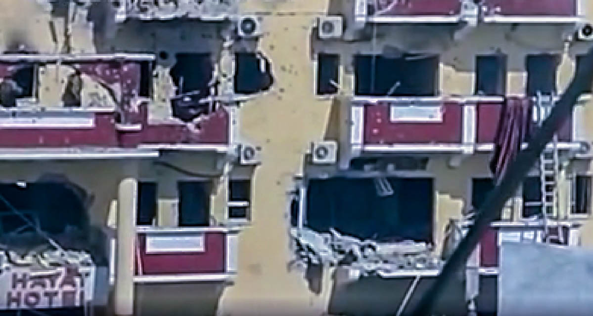 Отель Hayat в Могадишо после теракта. Скриншот из видео Reuters.