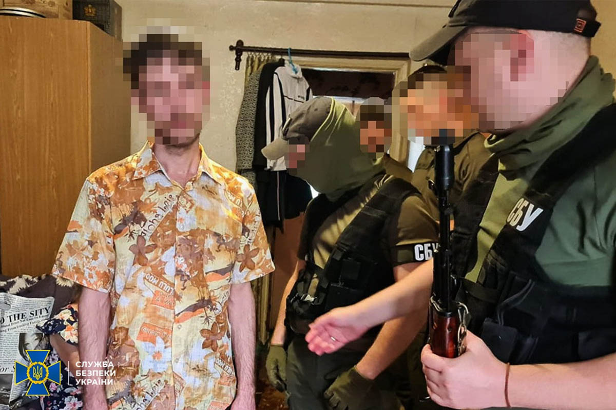 Задержание двух человек в Донбассе СБУ. Фото с официального сайта Службы безопасности Украины