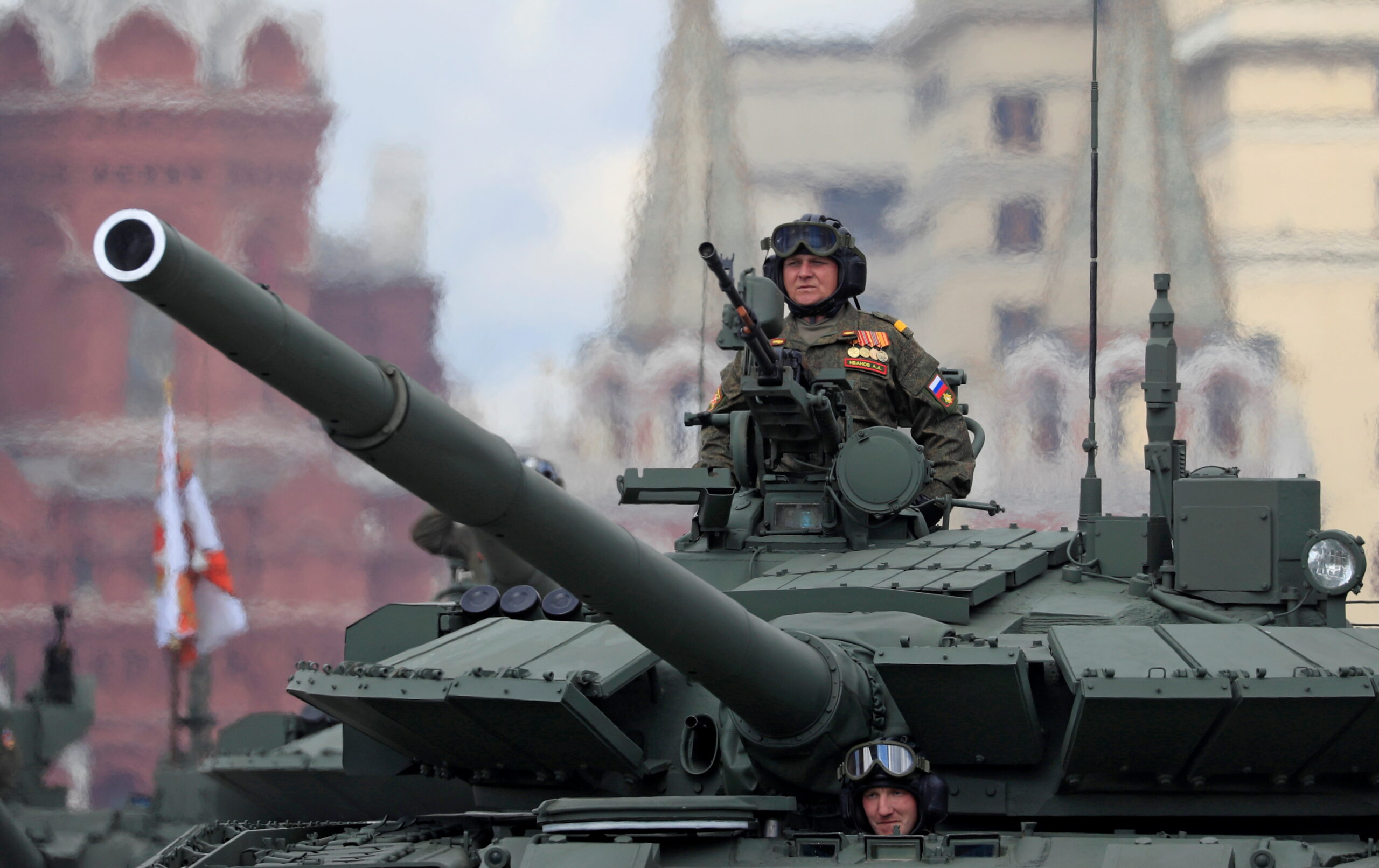 Танк Т-80БВМ на Красной площади. Фото REUTERS/Evgenia Novozhenina/Scanpix/LETA