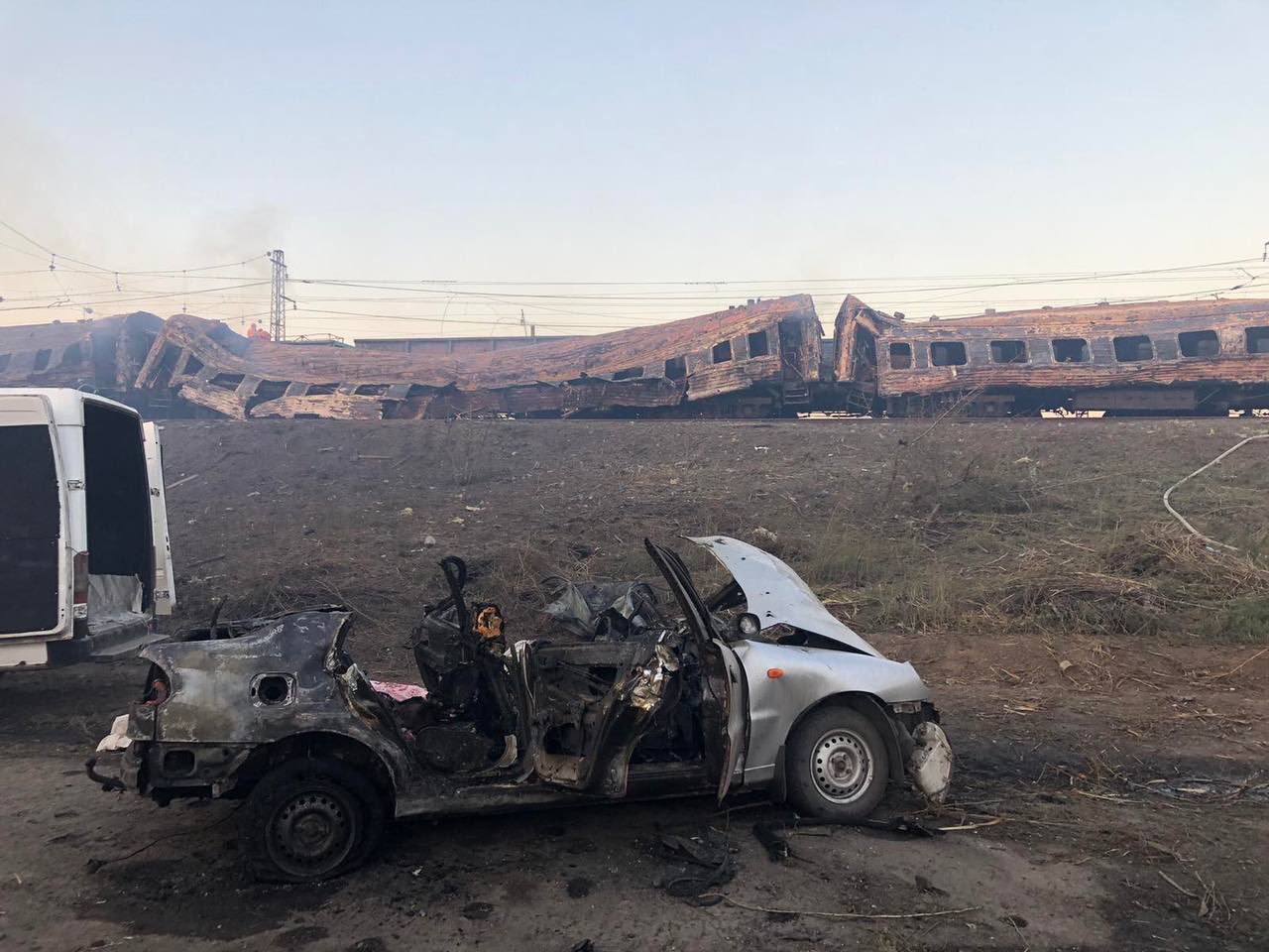 Последствия удара по станции Чаплино, Днепропетровская область. Фото твиттер главы МИД Украины Дмитрия Кулебы. 
