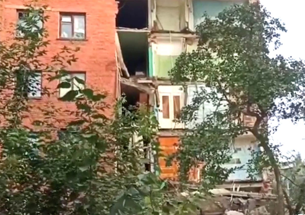 Обрушение пятиэтажки в Омске. Скриншот видео РИА Новости