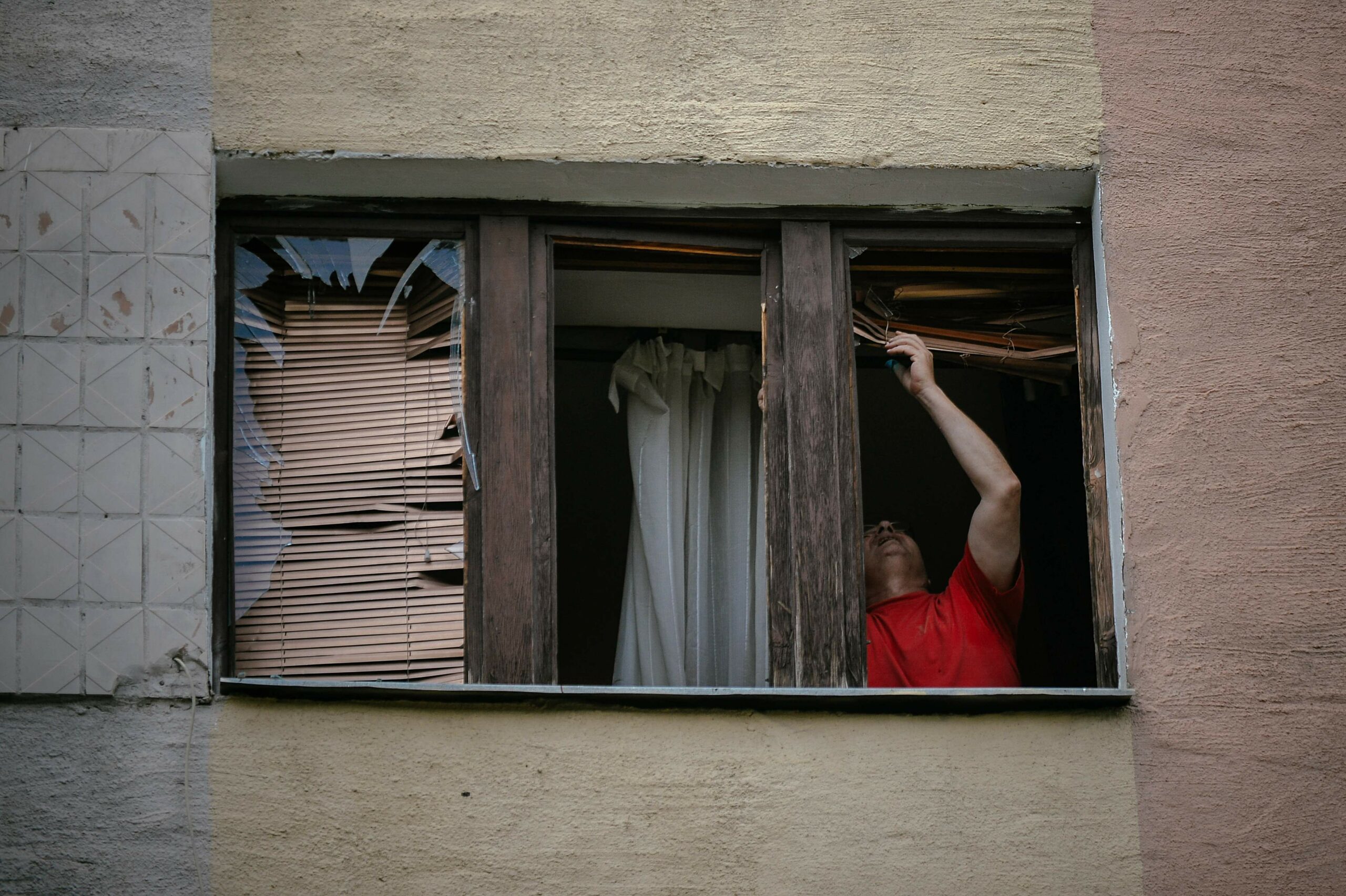 Поврежденный обстрелами дом в Харькове. 13 августа 2022 года. Фото AFP/Scanpix/LETA