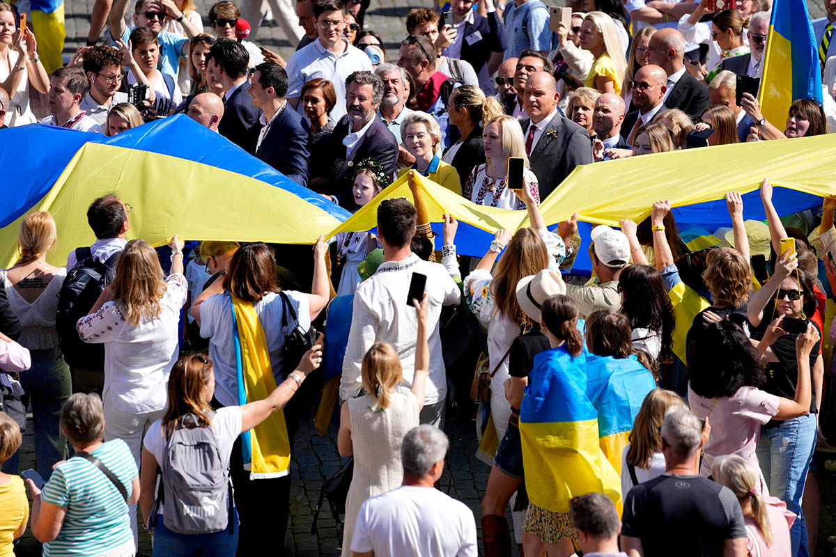 День Независимости Украины на площади Гранд-Плас в Брюсселе, 24 августа 2022 года. Фото Virginia Mayo /AP/Scanpix/Leta