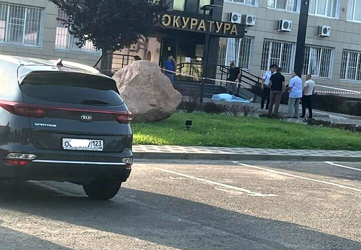 Экс-глава района в Краснодарском крае найден мертвым на пороге прокуратуры. Фото из Telegram-канала Baza