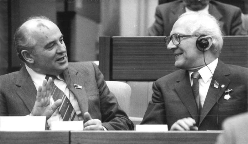 Михаил Горбачёв и Эрих Хонеккер. 1986 год. ГДР. Фото Wikipedia.org