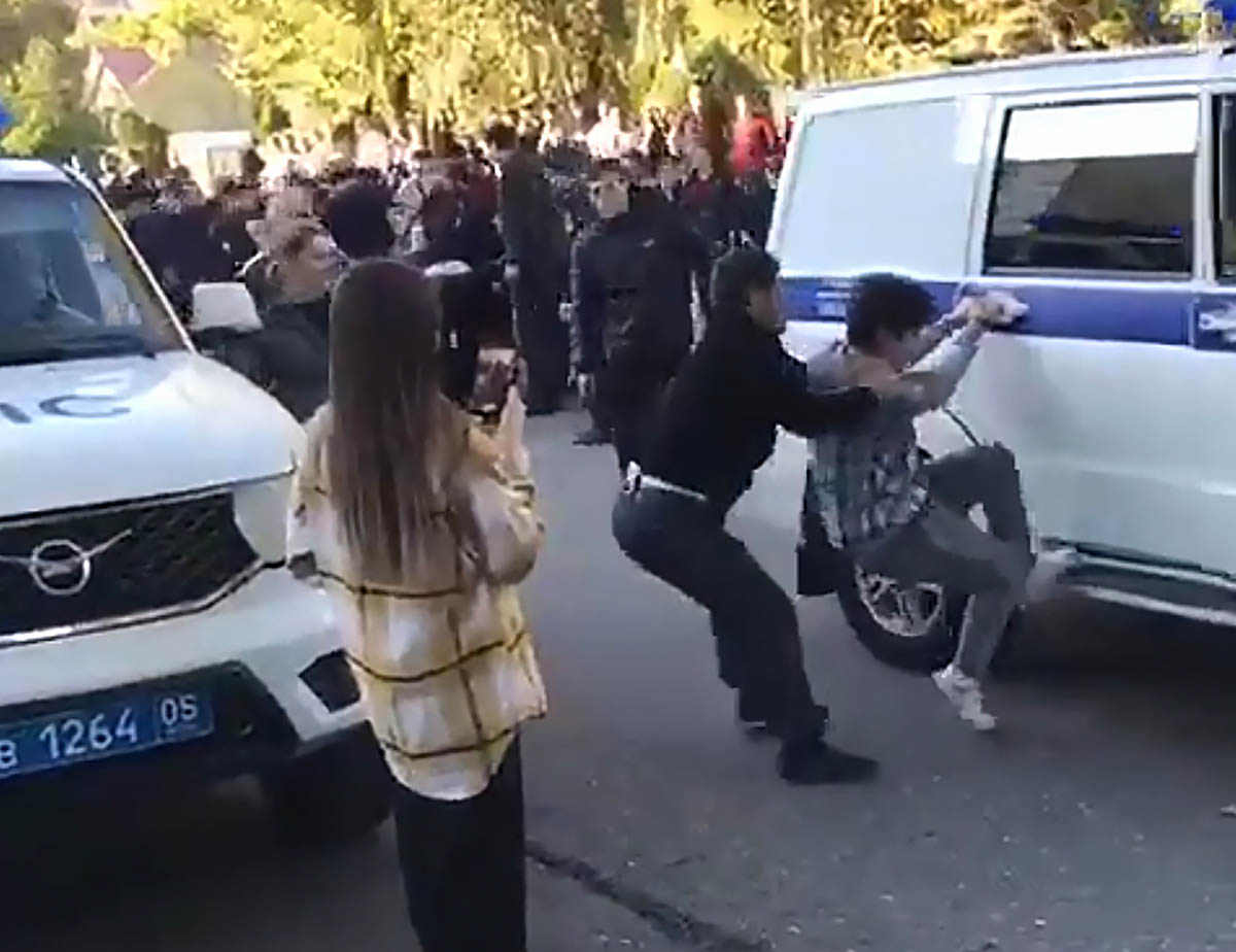 Акция против мобилизации в Махачкале. Скриншот видео Telegram-канала «Утро Дагестана»