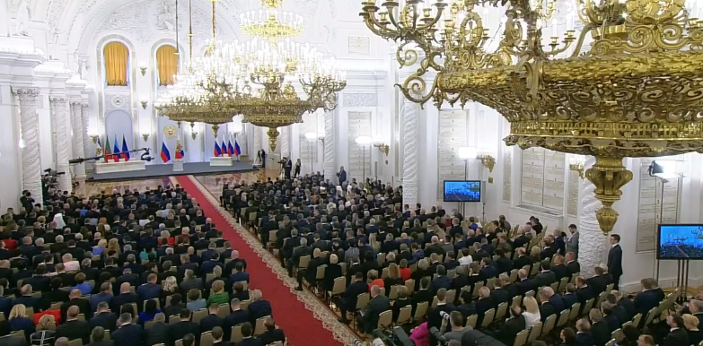 Ожидание выступления Путина в Георгиевском зале Кремля. Кадр трансляции Первого канала