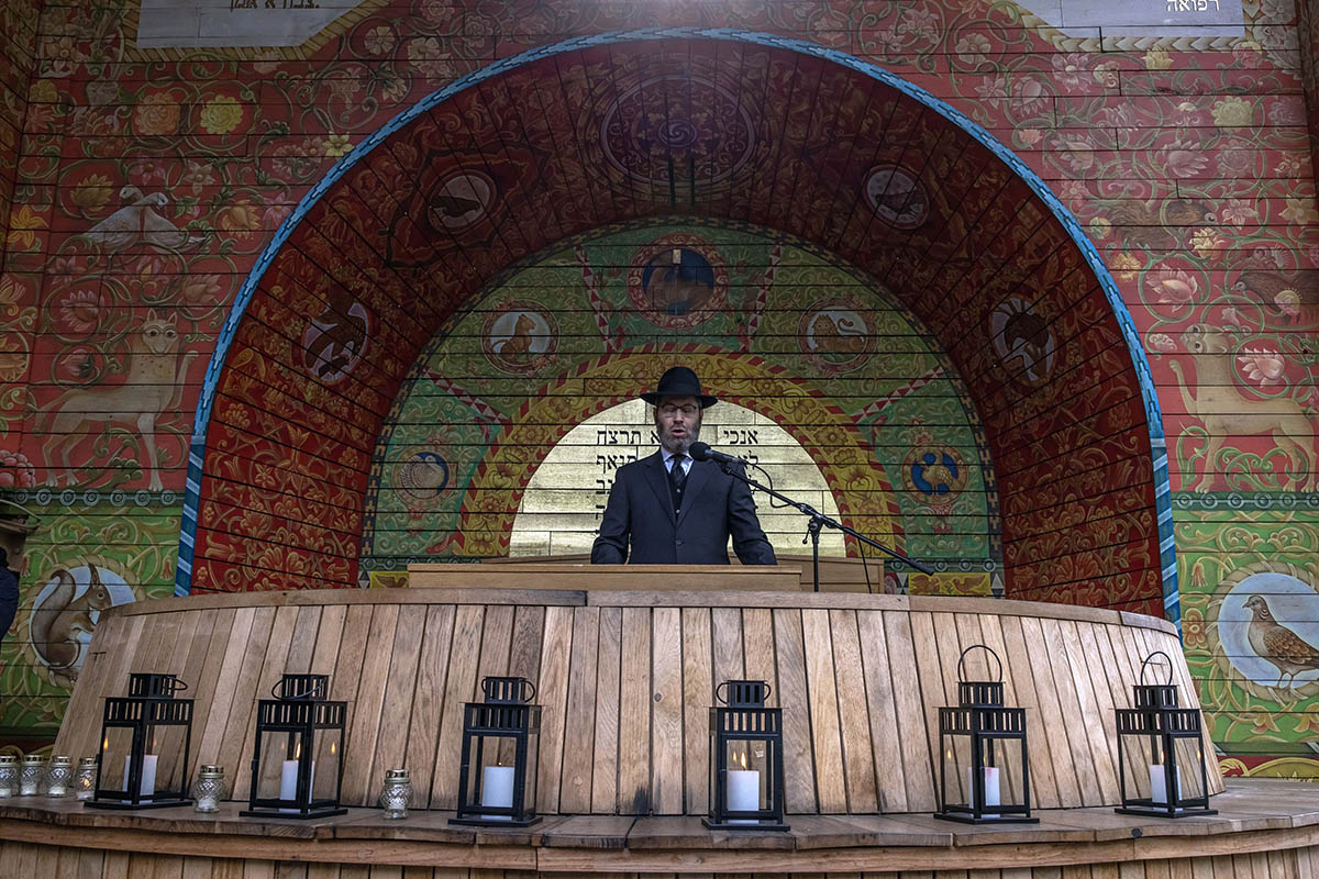 Во время церемонии поминовения жертв Бабьего Яра в Киеве. 29 сентября 2022 года. Фото ROMAN PILIPEY/EPA/Scanpix/LETA