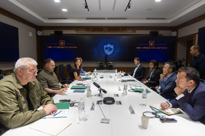 Рабочая группа по подготовке рекомендаций для международной безопасности Украины. Фото пресс-службы президента Украины