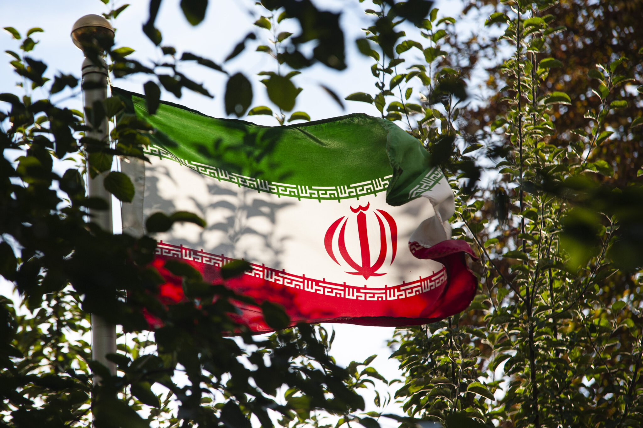 Флаг над посольством Ирана в Киеве. Фото Danylo Antoniuk/ZUMA Press Wire/Scanpix/LETA