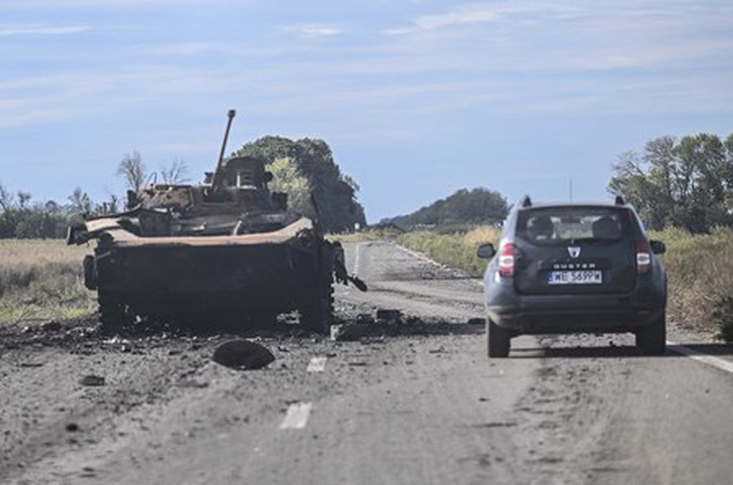 Уничтоженная российская бронетехника под Балаклеей. Фото Juan BARRETO/AFP/Scanpix/LETA.