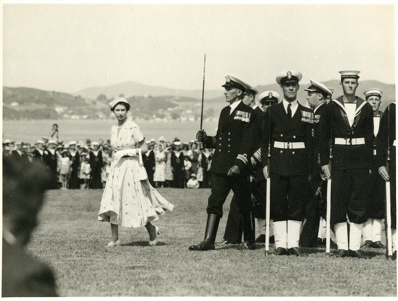 Королева Елизавета II во время королевского тура по Новой Зеландии 1953/54 года. Фото Archives New Zealand по лицензии Flickr