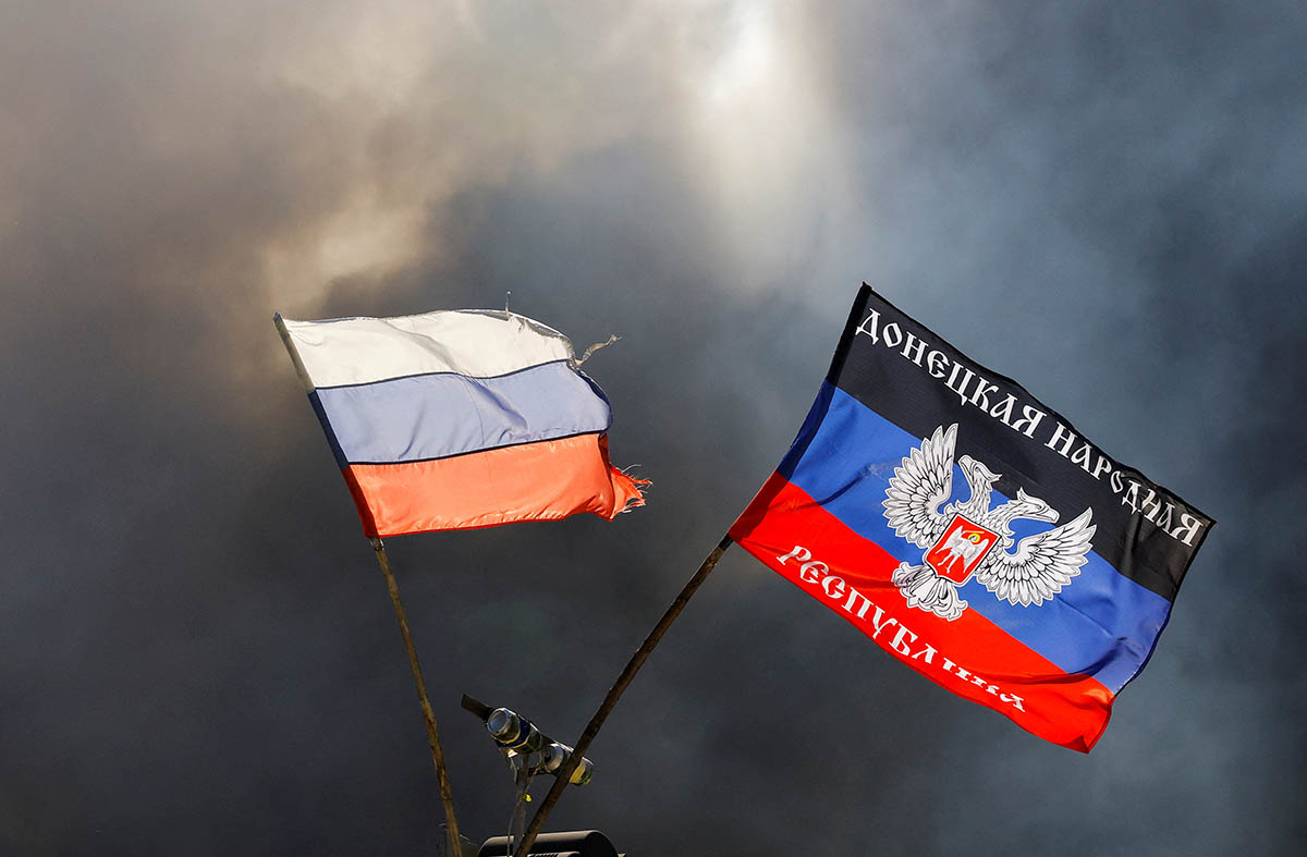 Флаги России и самопровозглашенной Донецкой Народной Республики. Фото Alexander Ermochenko/REUTERS/Scanpix/Leta