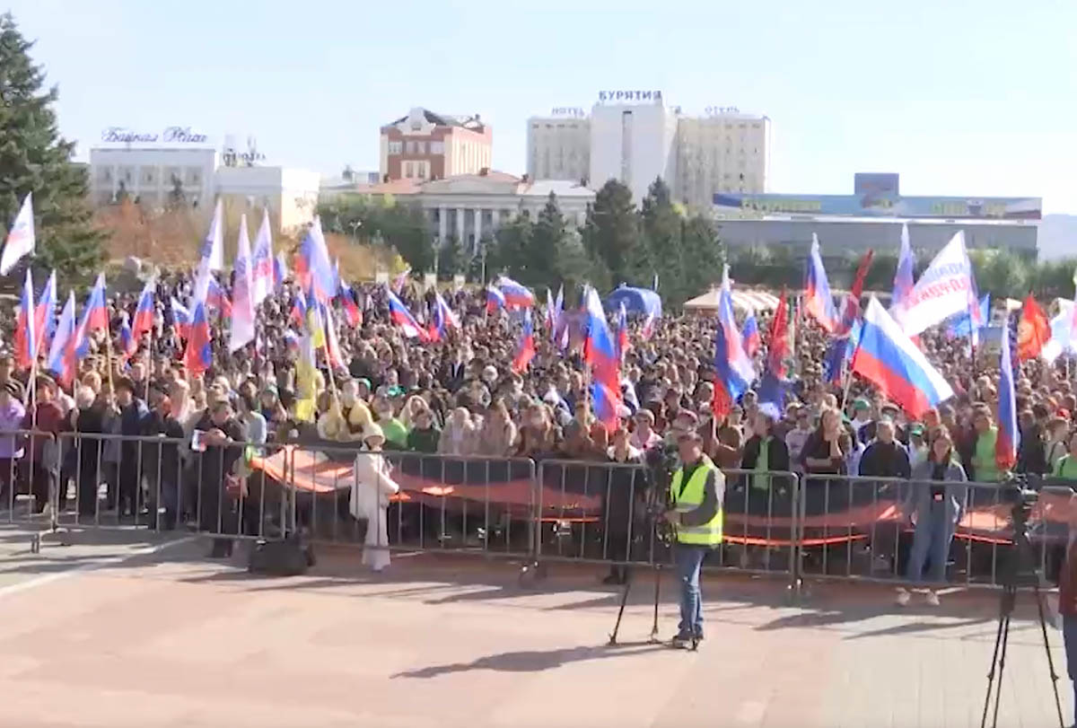 Митинг в поддержку референдума в Улaн-Удэ. Скриншот видео arigus.tv