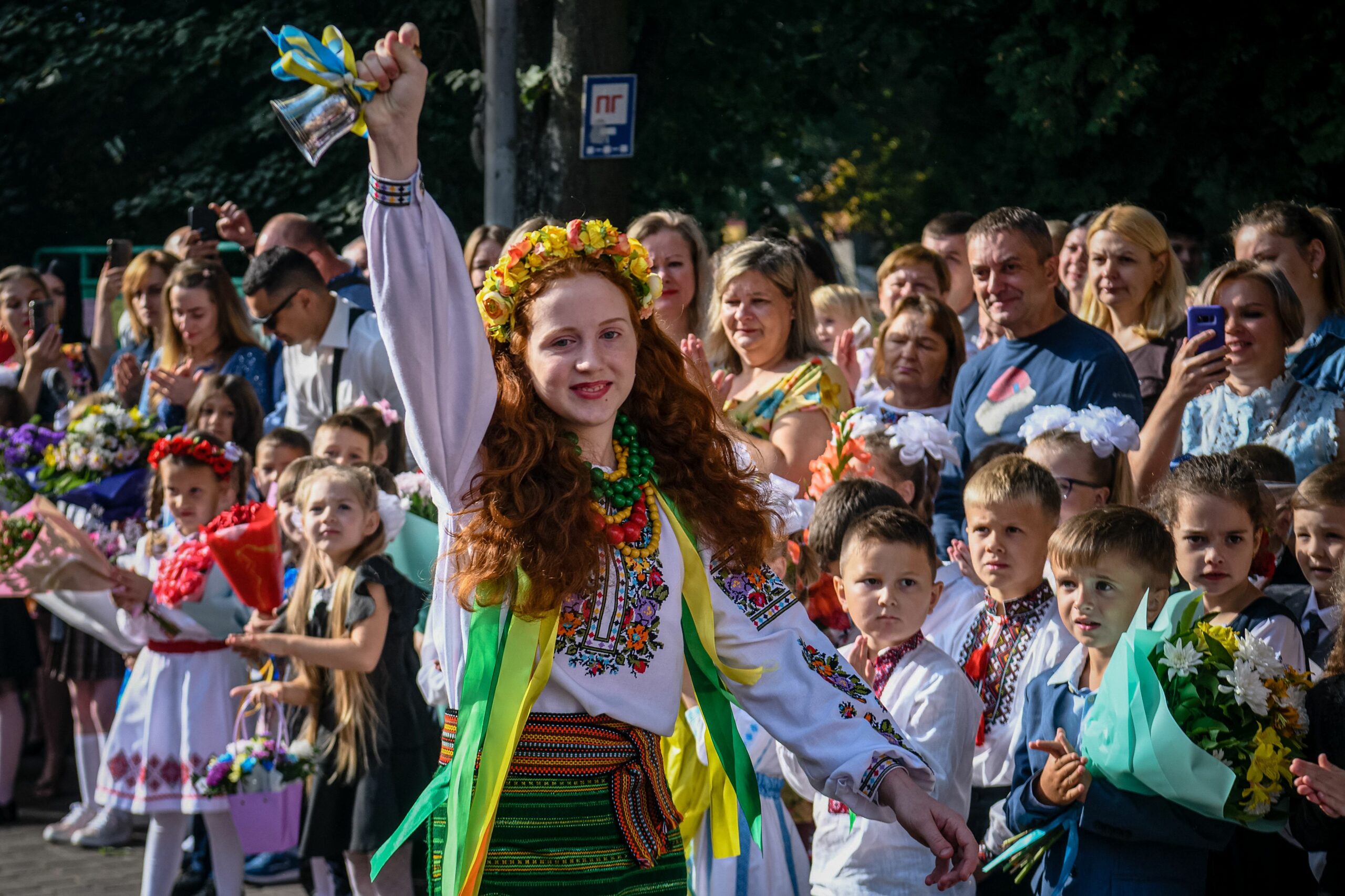 Первый звонок в одной из школ Бучи, Киевская область. 1 сентября 2022 года. Фото YURIY DYACHYSHYN/AFP/Scanpix/LETA