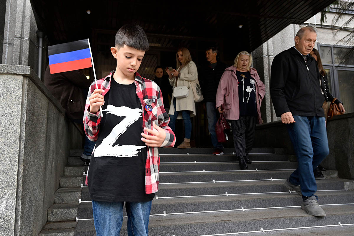 У входа в посольство ДНР в Москве. Фото Alexander NEMENOV/AFP/Scanpaix/LETA