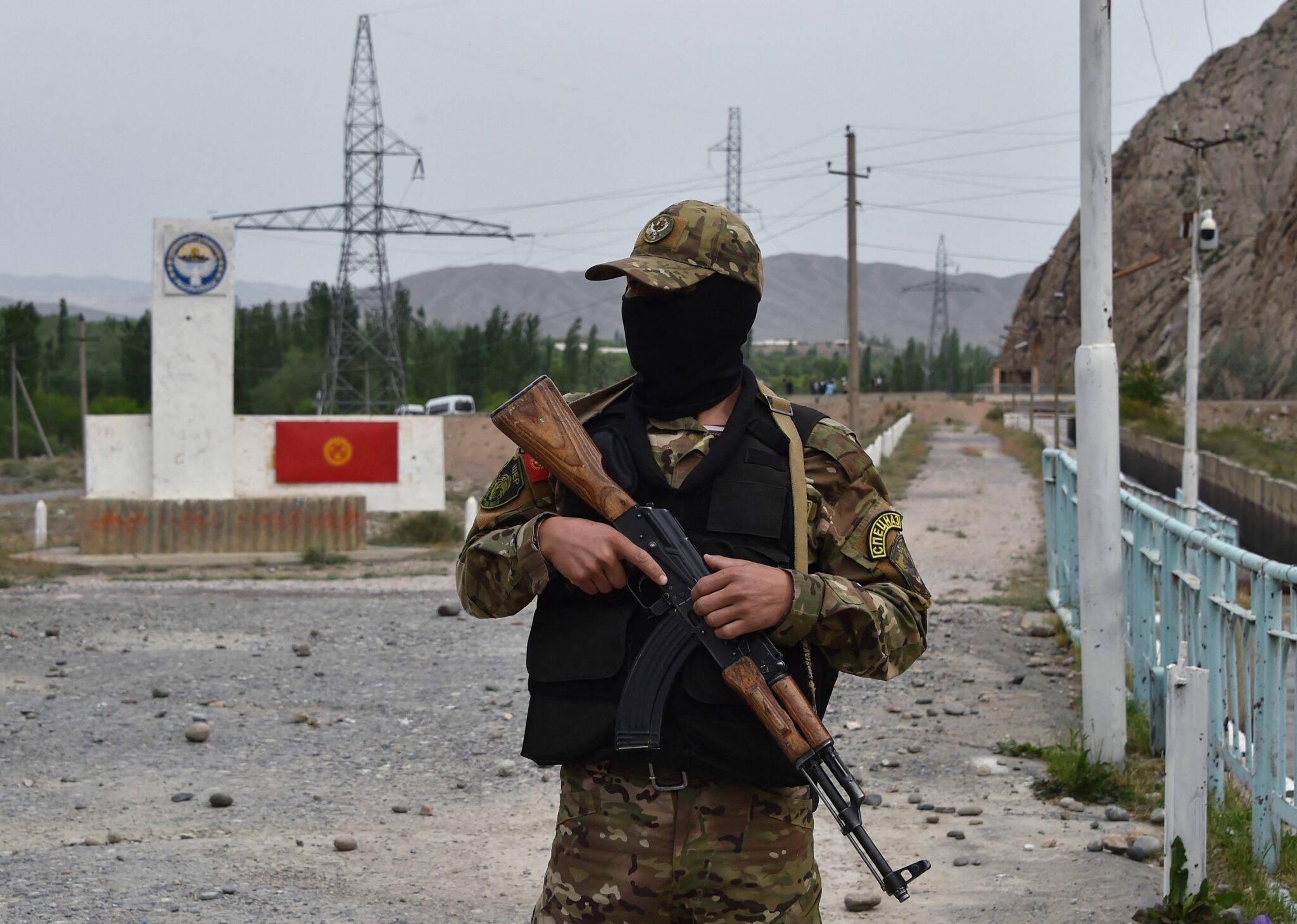 Кыргызский военный на границе с Таджикистаном. Фото  VYACHESLAV OSELEDKO/AFP/Scanpix/Leta