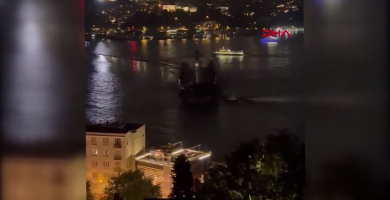 Сухогруз "Леди Зема" садится на мель в Босфоре. Скриншот видео www.ntv.com.tr