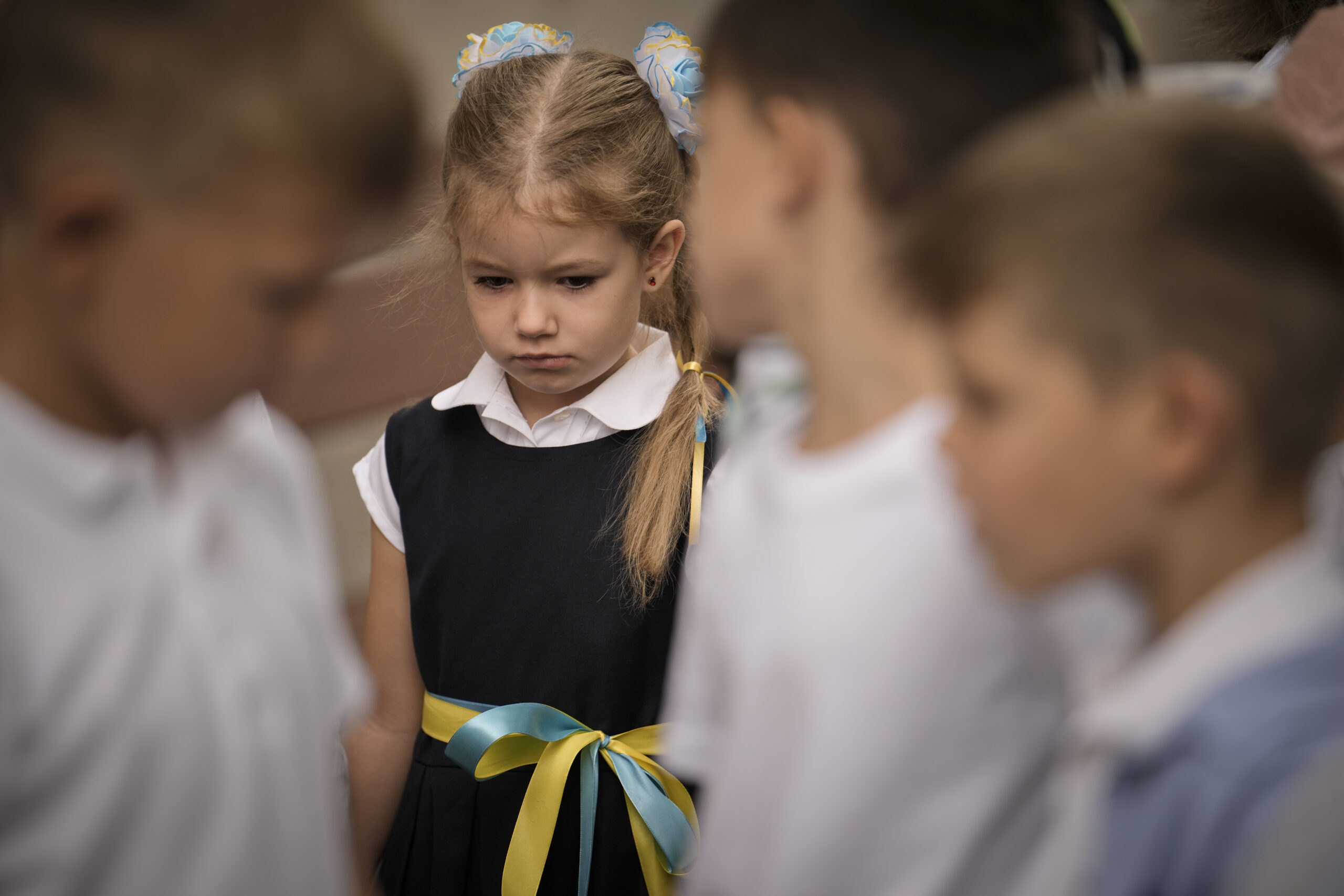 Дети украинских беженцев в школе Бухареста, Румыния. 1 сентября 2022 года. Фото AP Photo/Andreea Alexandru/Scanpix/LETA