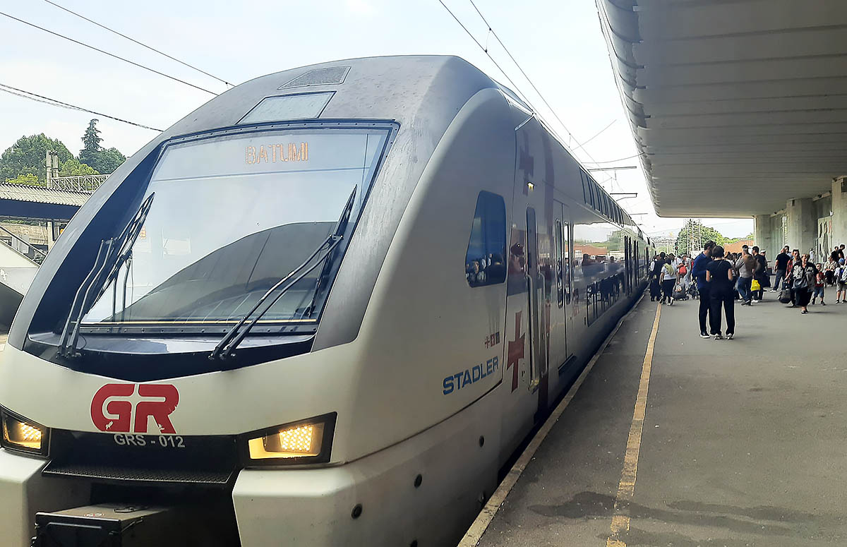 Поезд Тбилиси-Батуми по большей части занят русскоязычным населением мужского пола. Фото Spektr.press