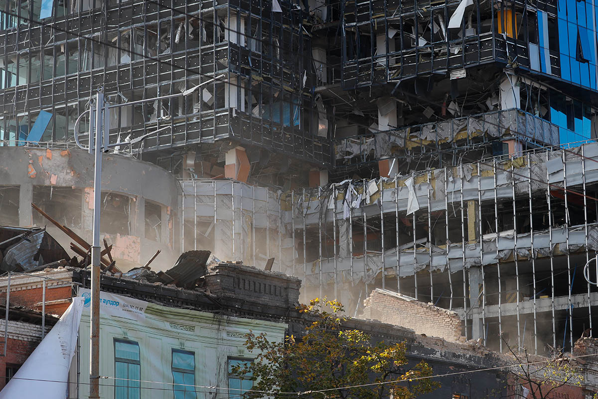 Последствия российских ракетных ударов по центру Киева. 10 октября 2022 года. Фото SERGEY DOLZHENKO/EPA/Scanpix/Leta