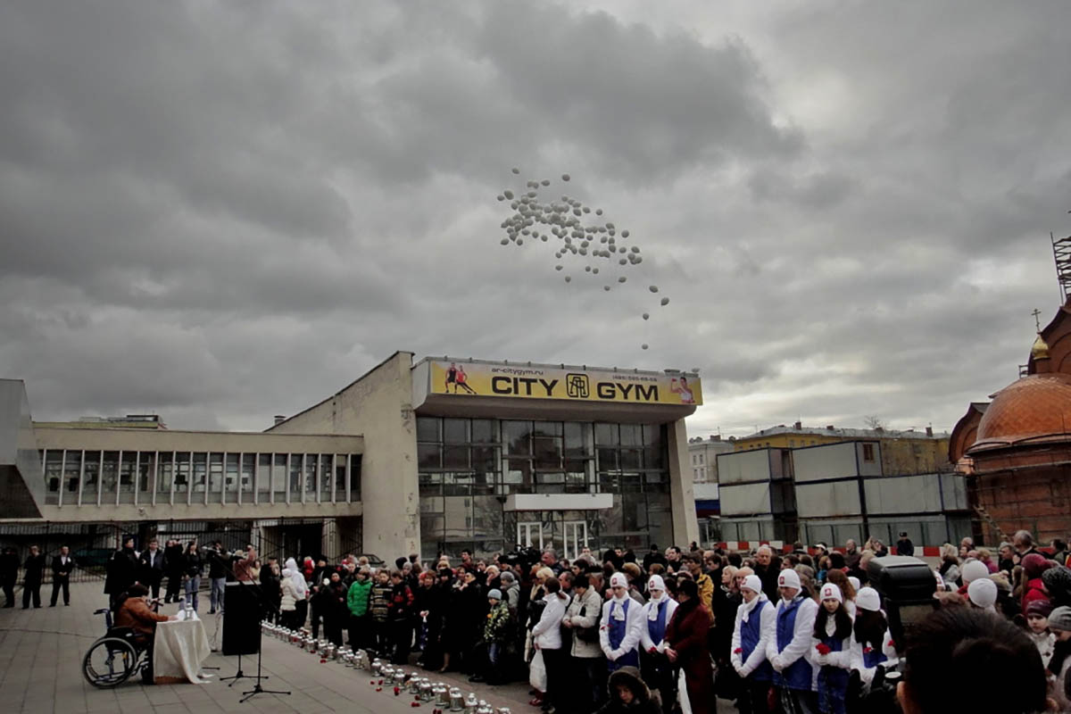 Акция в память о жертвах теракта на Дубровке. Москва, 2012 год. Фото Vladimir Varfolomeev по лицензии Flickr
