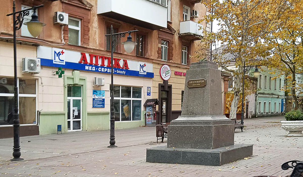 Постамент исчезнувшего памятника А.В. Суворову. Херсон, октябрь 2022 года. Фото Spektr.press