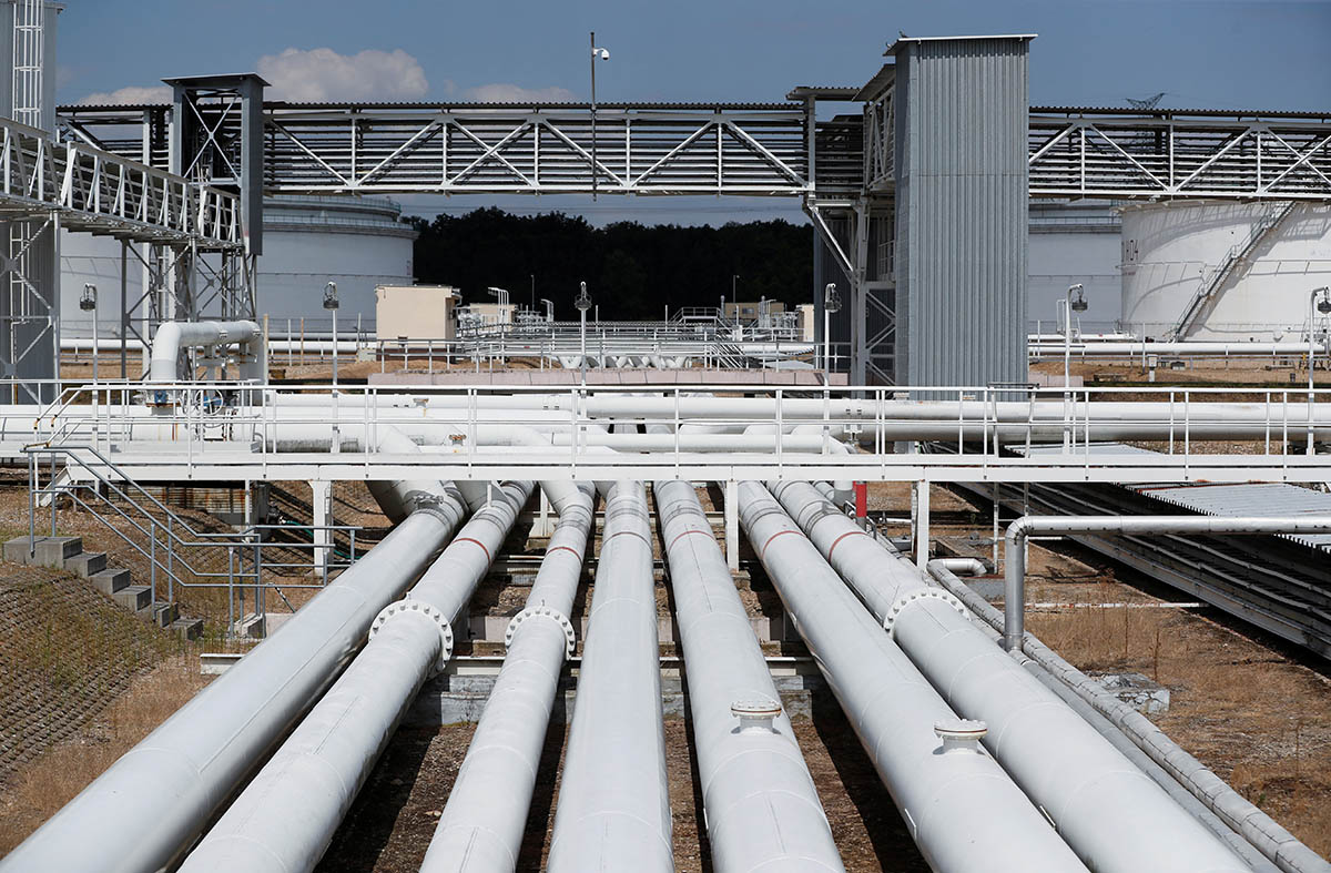 Нефтеперерабатывающий завод, который перекачивает сырую нефть по нефтепроводу Дружба. Фото David W Cerny/REUTERS/Scanpix/Leta