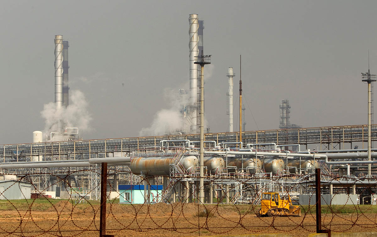 Нефтеперерабатывающий завод по которому нефть перемещается в Европу. Фото Vasily Fedosenko/REUTERS/Scanpix/Leta