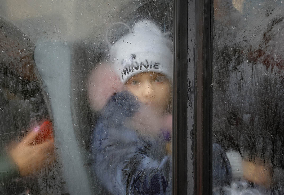 Ребенок в автобусе направляющемся в Крым из города Олешки, Херсонская область. Фото Alexander Ermochenko/REUTERS/Scanpix/LETA