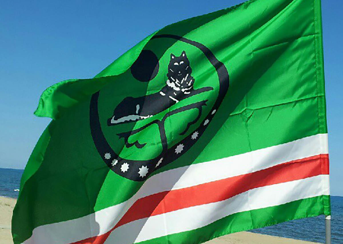 Флаг Чеченской Республики Ичкерия. Фото Alessandro Folghera по лицензии Flickr