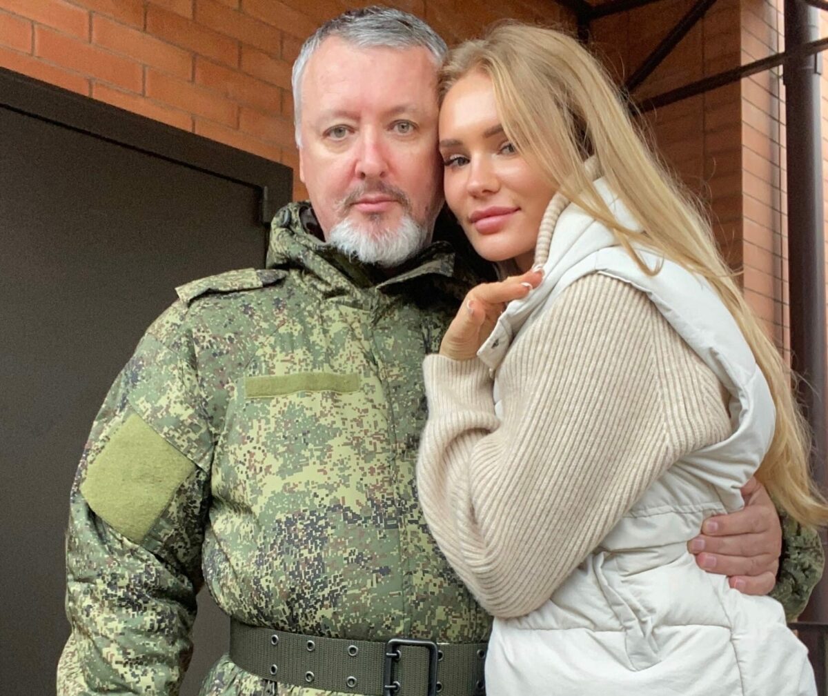 Игорь Стрелков с женой Мирославой Регинской. Фото с личной страницы Мирославы Регинской  во ВКонтакте