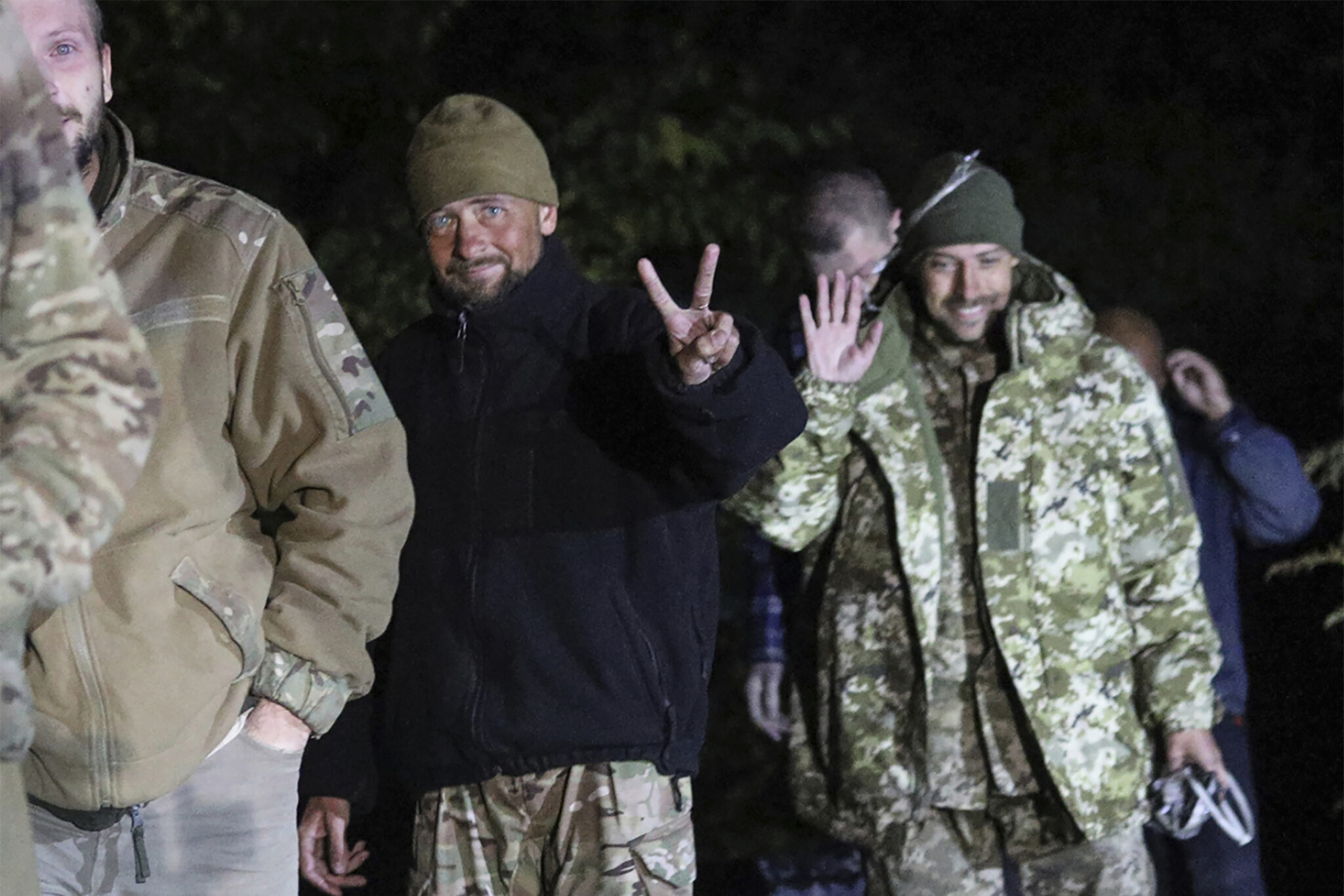 Украинские военные, освобожденные в результате обмена пленными Украины и России в конце сентября. Фото Ukrainian Security service Press Office via AP/Scanpix/Leta