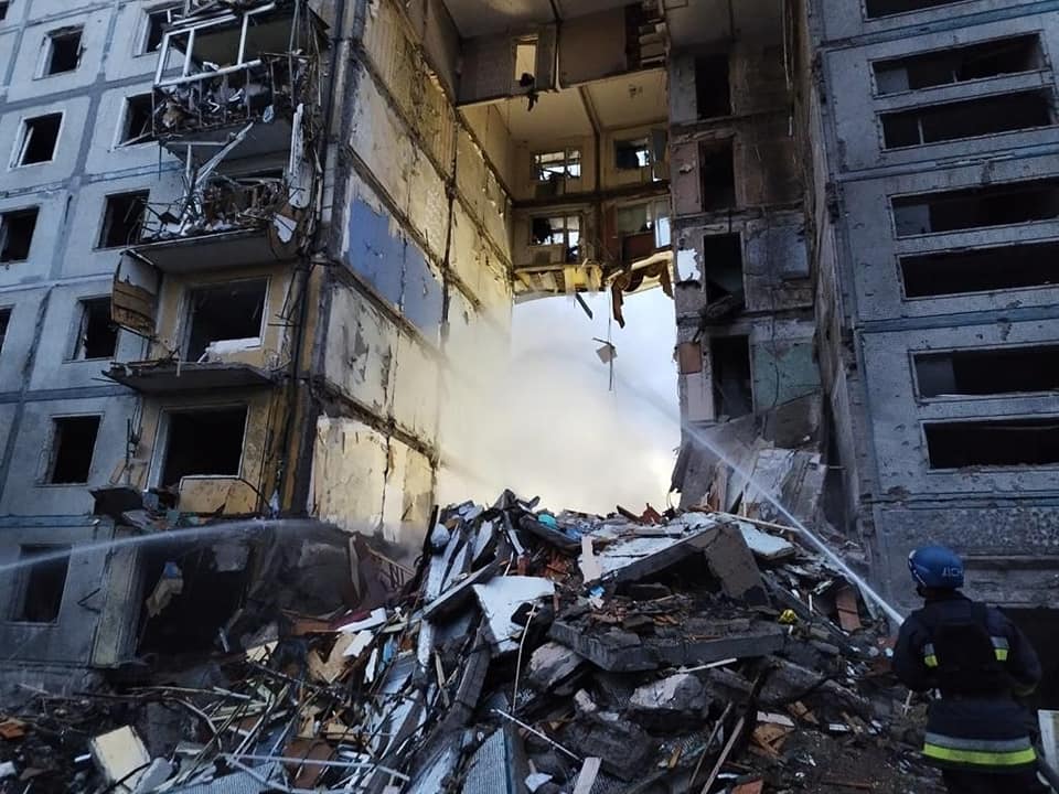Последствия ракетного удара по Запорожью. Фото ГСЧС Украины.