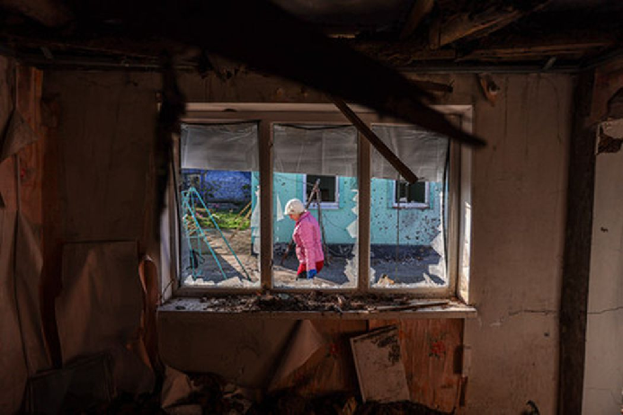 Разрушенное здание в Херсоне. Фото Daniel Ceng Shou-Yi/ZUMA Press Wire/Scanpix/LETA