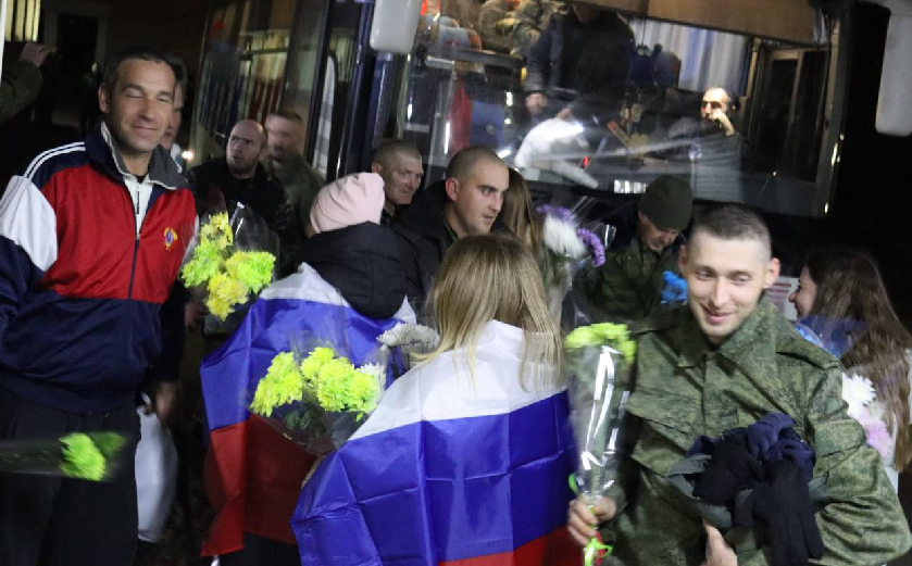 Возвратившиеся из плена «военнослужащие народной милиции ЛНР». Фото из телеграм-канала Леонида Пасечника