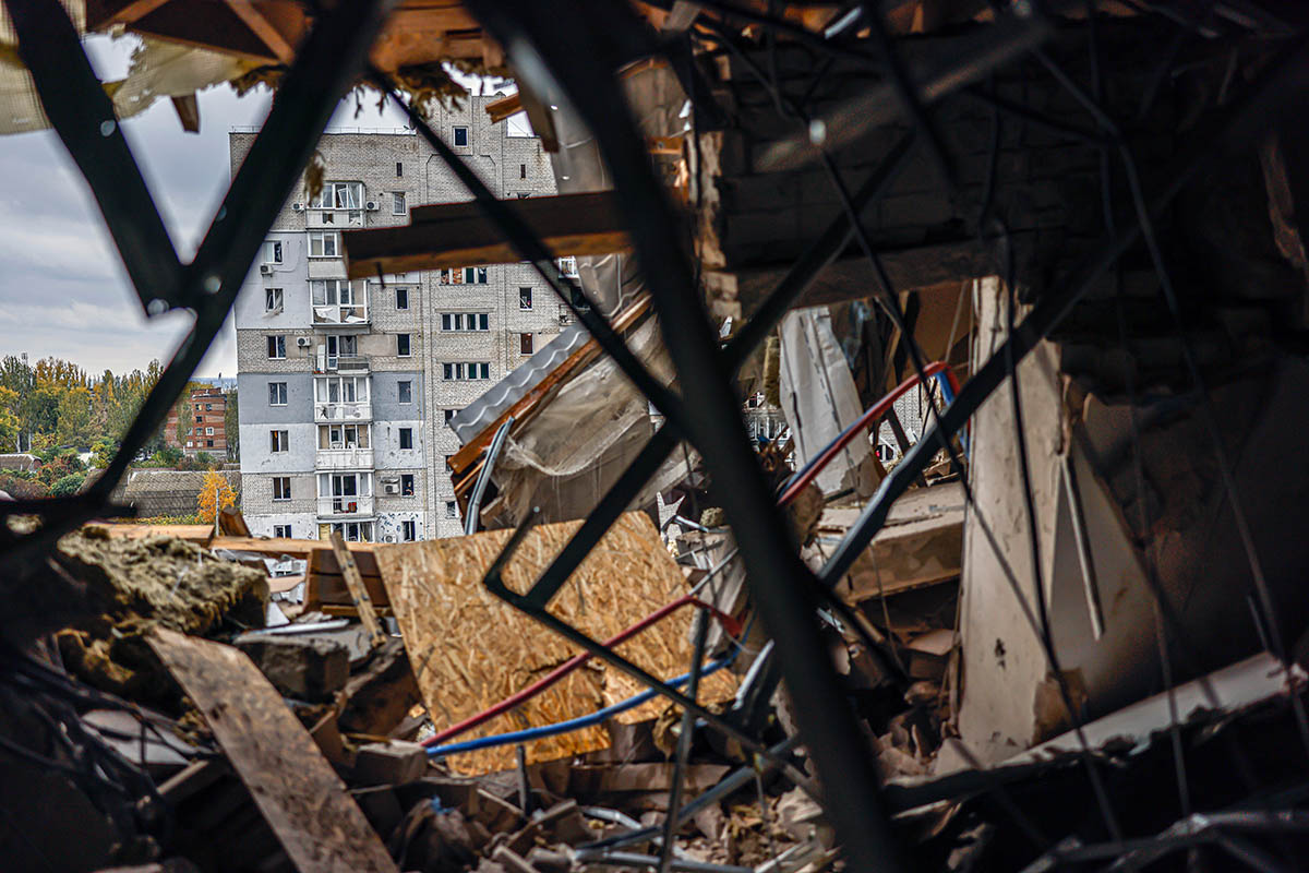 Последствия обстрела Николаева, Украина. Фото HANNIBAL HANSCHKE/EPA/Scanpix/LETA