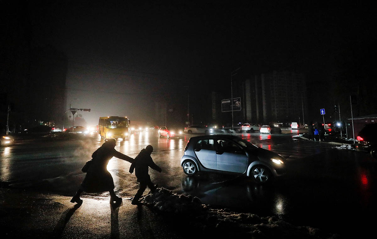 Улицы Киева после отключения электроэнергии. Фото SERGEY DOLZHENKO/EPA/Scanpix/Leta