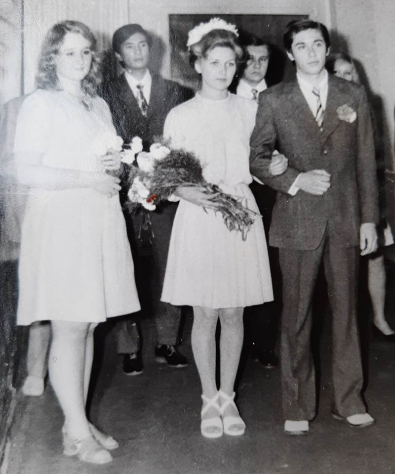 Свадьба Ерлана Журабаева. На заднем плане - Токаев. Фото из личного архива