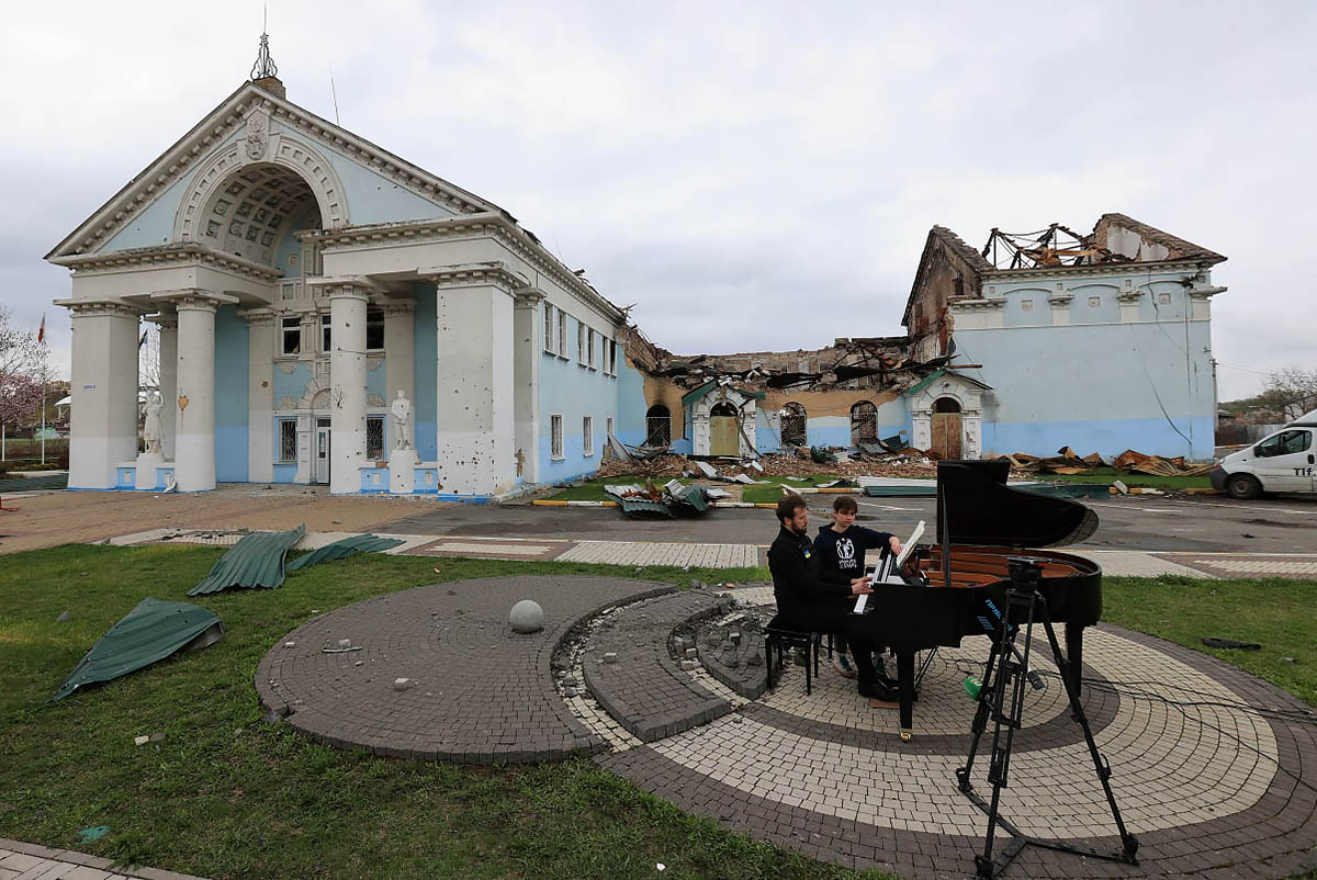 Дом культуры в Ирпене после обстрелов. Фото Павел Вислогузов для SpektrPress