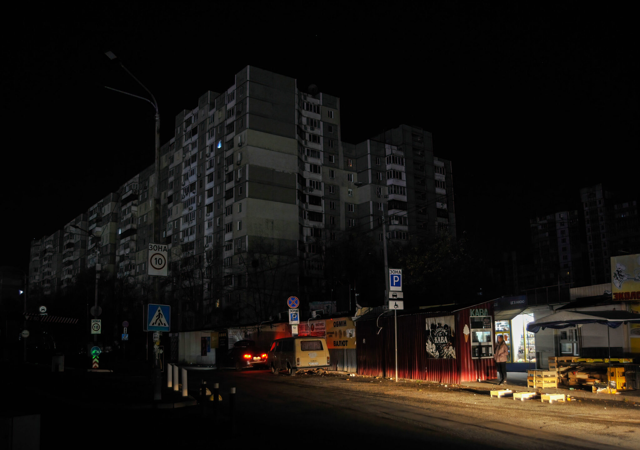 Улица в Киеве во время отключений электроэнергии 11 ноября. Фото Sergei Chuzavkov/ZUMA Press Wire/Scanpix/Leta