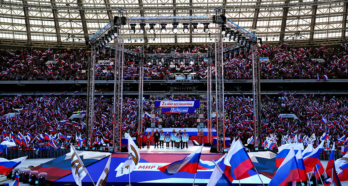 Российские спортсмены-олимпийцы на концерте, посвященном восьмой годовщине аннексии Крыма Россией, на стадионе «Лужники» , 18 марта 2022 года. Фото REUTERS/Scanpix/LETA