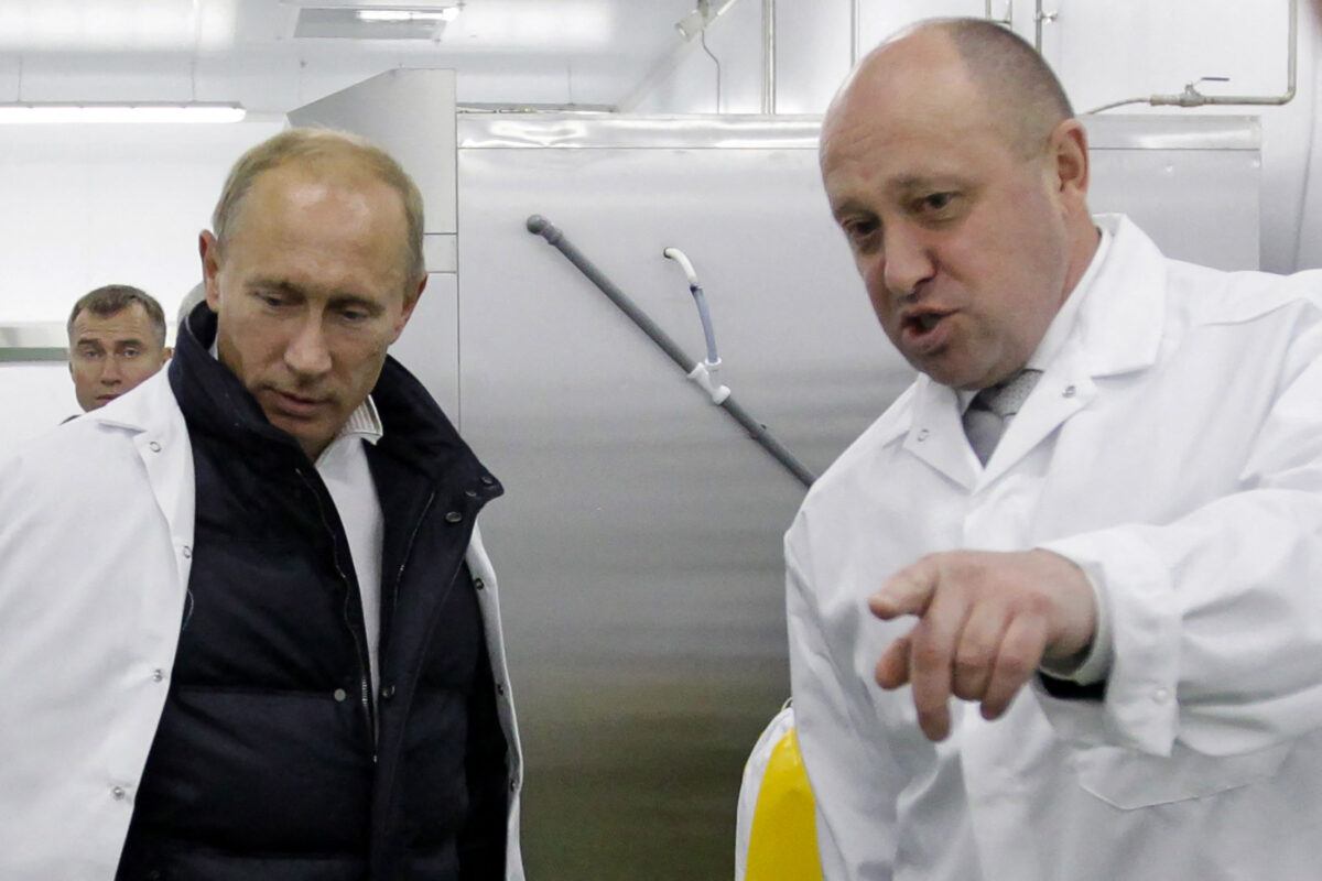 Евгений Пригожин (справа) и Владимир Путин в 2010 году. Фото Alexey DRUZHININ/SPUTNIK/AFP/Scanpix/Leta