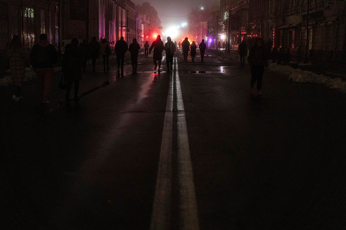 Улицы Киева после отключения электроэнергии. Фото Evgeniy Maloletka/AP/Scanpix/Leta 